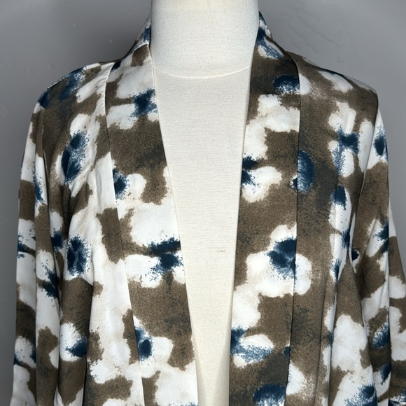 Kimono open front top Size 2X Fits from a medium if you like a oversized look - Picture 3 of 8